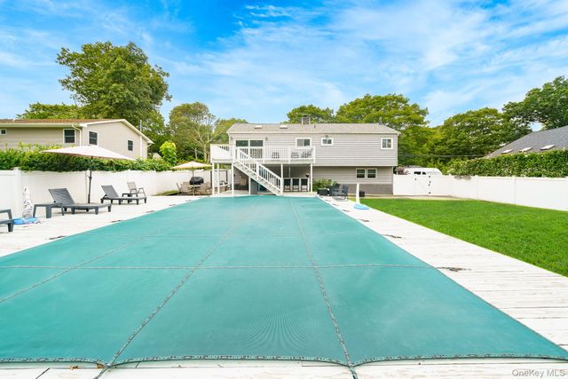 341 Avenue B, Ronkonkoma, NY 11779