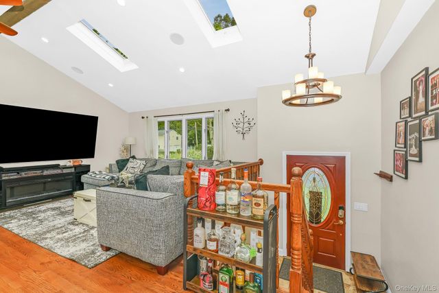 341 Avenue B, Ronkonkoma, NY 11779