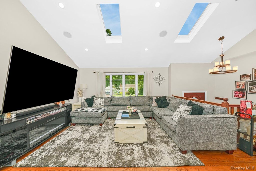 341 Avenue B, Ronkonkoma, NY 11779 — photo 4