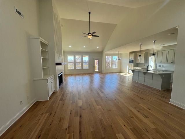 16 Clackmannan Lane, Bella Vista, AR 72715