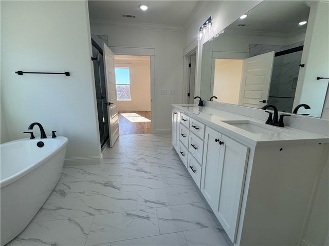 16 Clackmannan Lane, Bella Vista, AR 72715