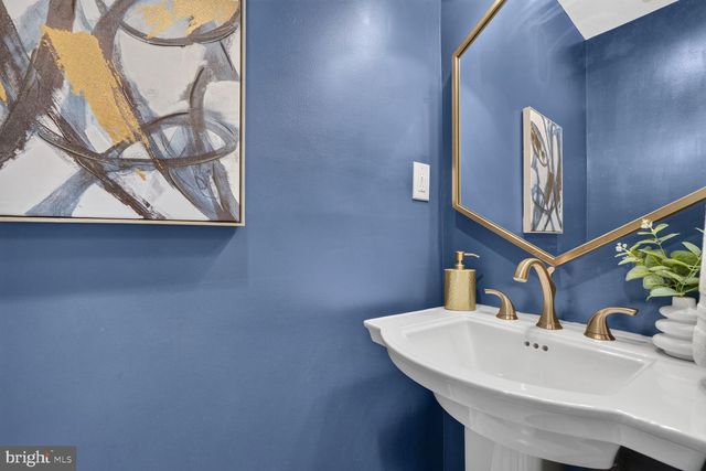 641 11TH ST NE, Washington, DC 20002