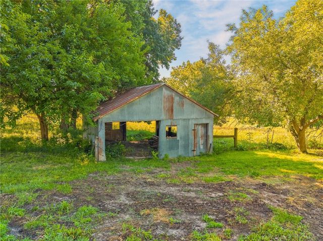 13424 Henson Road, Holt, MO 64048