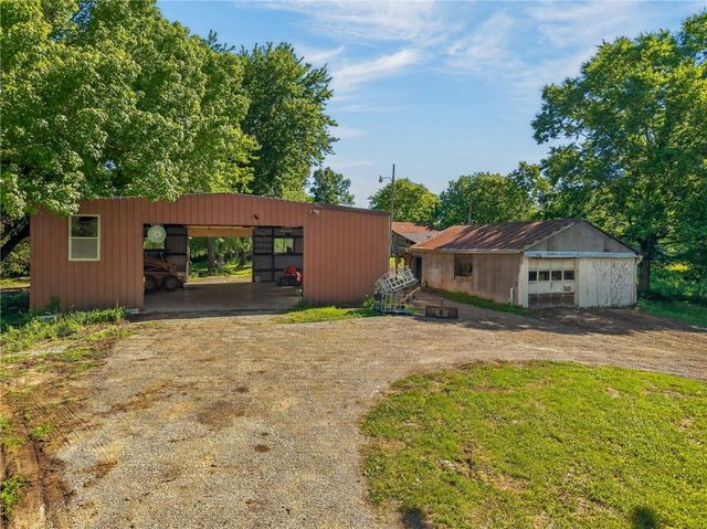 13424 Henson Road, Holt, MO 64048