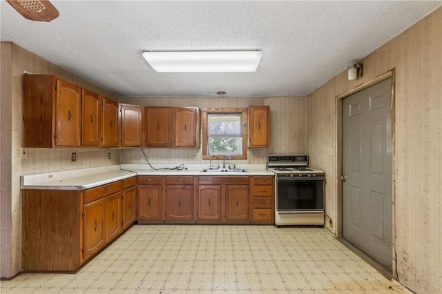 13424 Henson Road, Holt, MO 64048