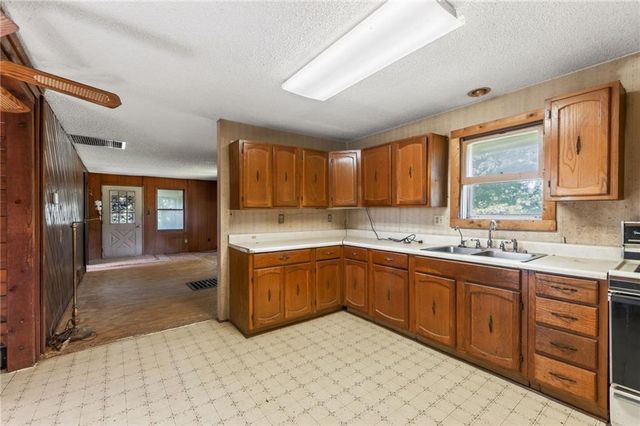 13424 Henson Road, Holt, MO 64048