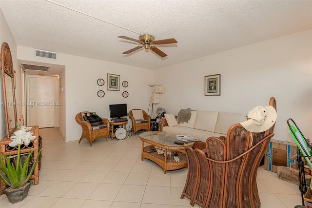 13450 SW 3rd St 306D, Pembroke Pines, FL 33027