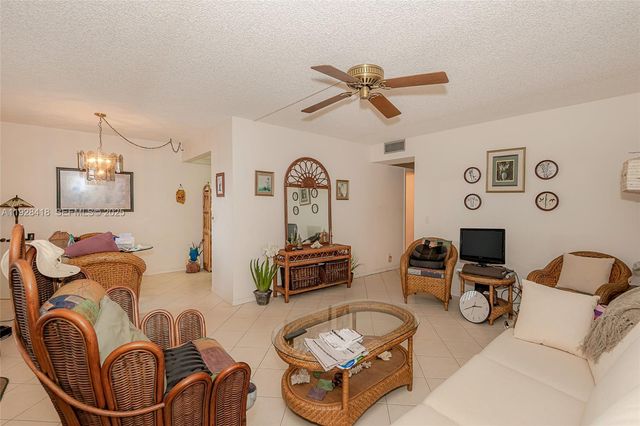 13450 SW 3rd St 306D, Pembroke Pines, FL 33027