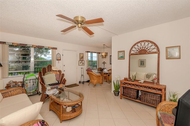13450 SW 3rd St 306D, Pembroke Pines, FL 33027