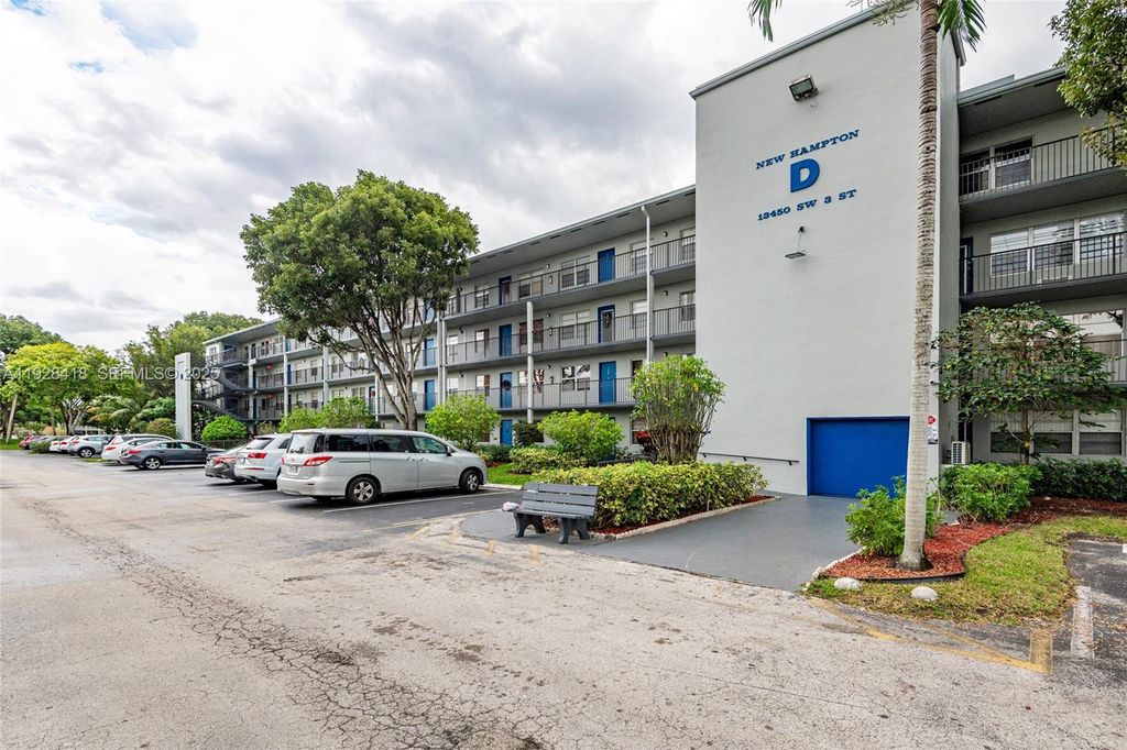 13450 SW 3rd St 306D, Pembroke Pines, FL 33027