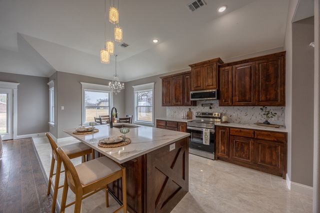 104 Mansfield Road, Cleburne, TX 76031