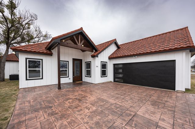 104 Mansfield Road, Cleburne, TX 76031