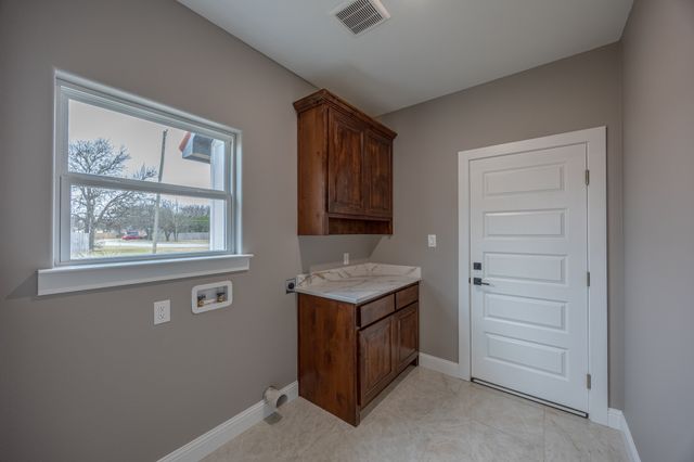 104 Mansfield Road, Cleburne, TX 76031