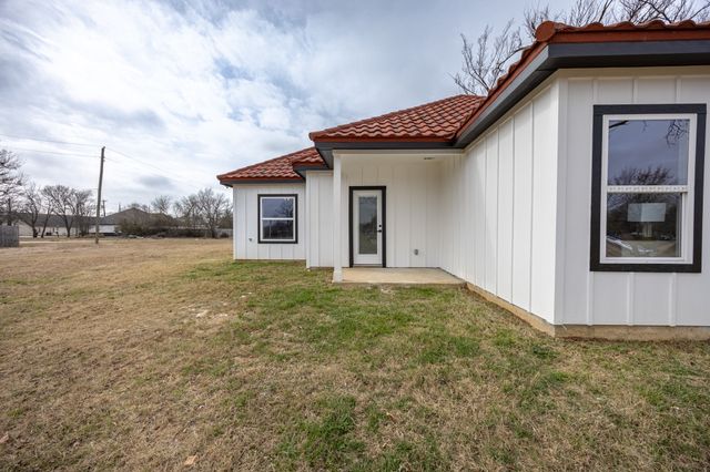 104 Mansfield Road, Cleburne, TX 76031