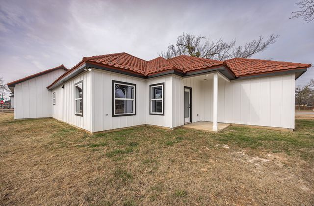 104 Mansfield Road, Cleburne, TX 76031