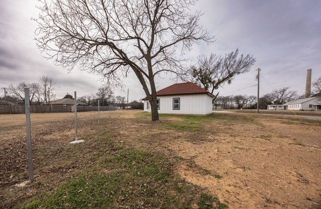 104 Mansfield Road, Cleburne, TX 76031