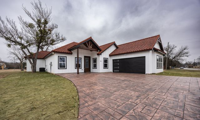 104 Mansfield Road, Cleburne, TX 76031