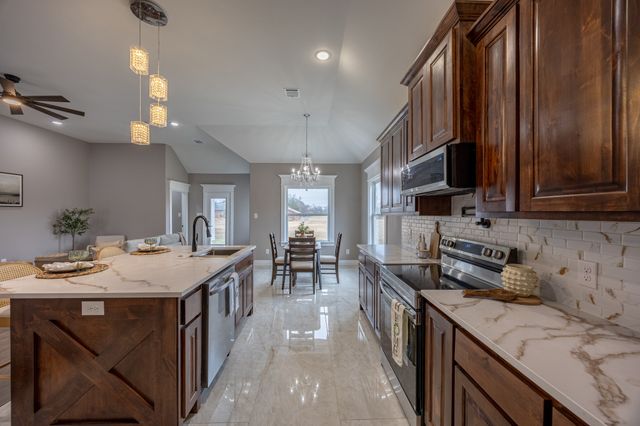 104 Mansfield Road, Cleburne, TX 76031