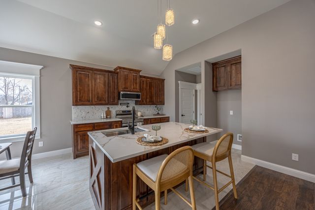 104 Mansfield Road, Cleburne, TX 76031