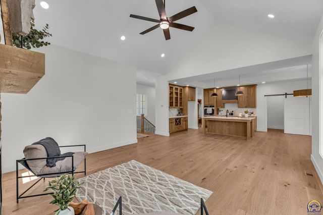 6855 SW Aylesbury RD, Topeka, KS 66610