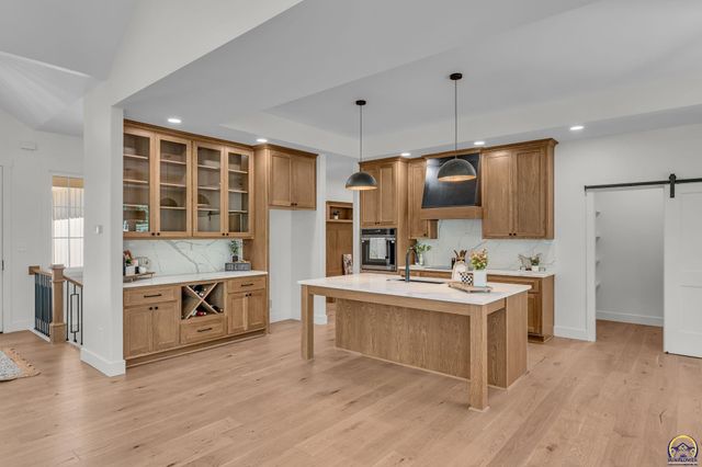 6855 SW Aylesbury RD, Topeka, KS 66610