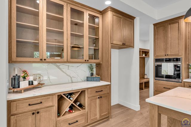 6855 SW Aylesbury RD, Topeka, KS 66610