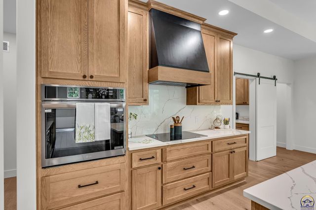 6855 SW Aylesbury RD, Topeka, KS 66610