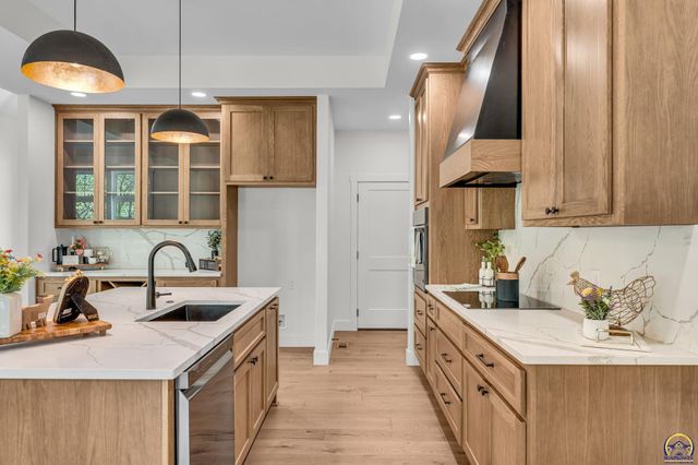 6855 SW Aylesbury RD, Topeka, KS 66610