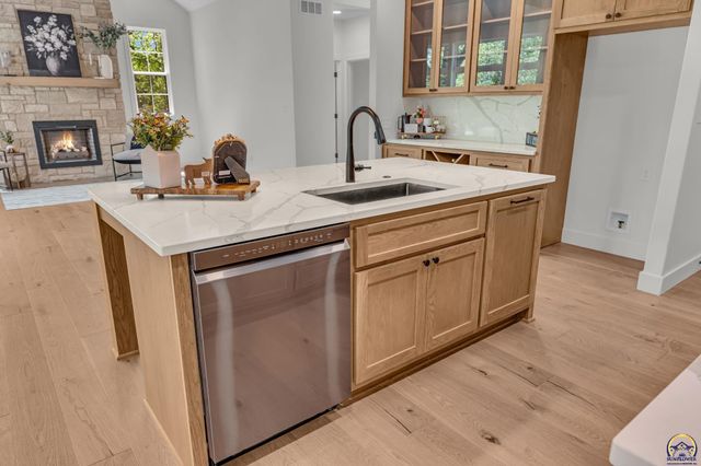 6855 SW Aylesbury RD, Topeka, KS 66610