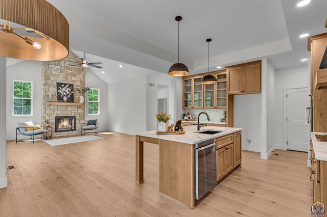 6855 SW Aylesbury RD, Topeka, KS 66610