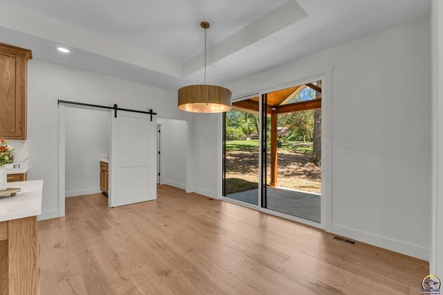 6855 SW Aylesbury RD, Topeka, KS 66610