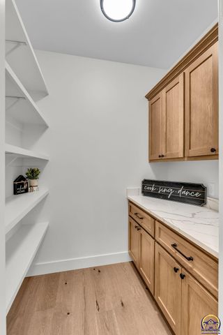 6855 SW Aylesbury RD, Topeka, KS 66610