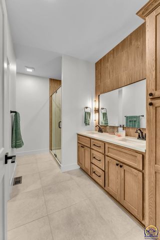 6855 SW Aylesbury RD, Topeka, KS 66610