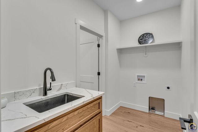 6855 SW Aylesbury RD, Topeka, KS 66610