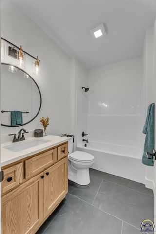 6855 SW Aylesbury RD, Topeka, KS 66610