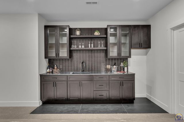 6855 SW Aylesbury RD, Topeka, KS 66610