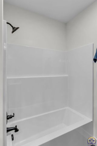 6855 SW Aylesbury RD, Topeka, KS 66610