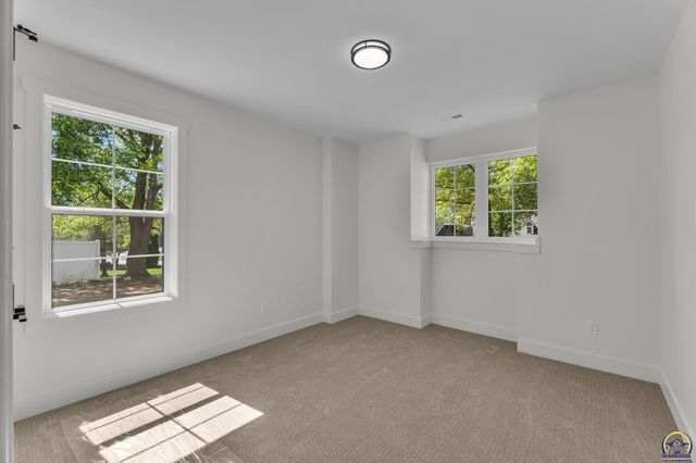 6855 SW Aylesbury RD, Topeka, KS 66610