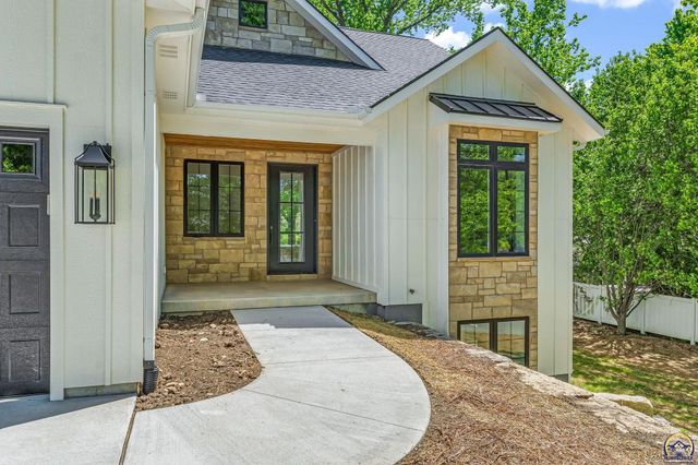 6855 SW Aylesbury RD, Topeka, KS 66610