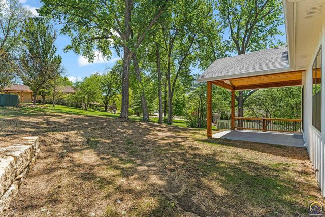 6855 SW Aylesbury RD, Topeka, KS 66610