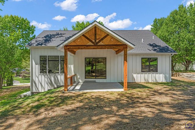 6855 SW Aylesbury RD, Topeka, KS 66610