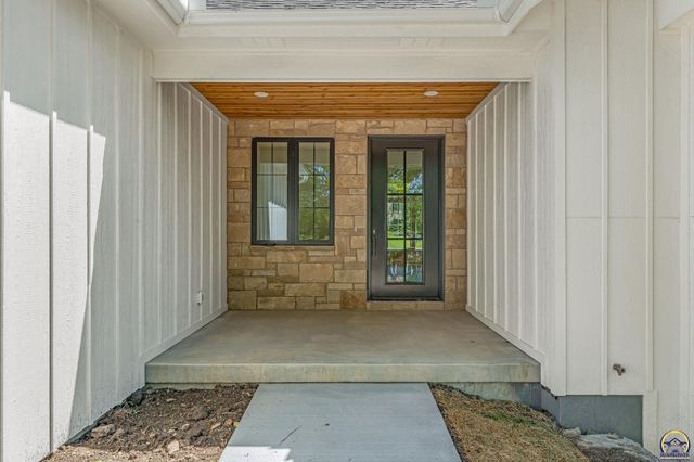 6855 SW Aylesbury RD, Topeka, KS 66610