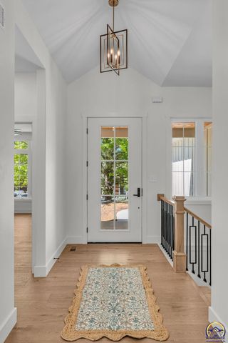 6855 SW Aylesbury RD, Topeka, KS 66610