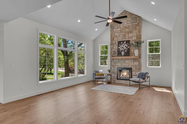 6855 SW Aylesbury RD, Topeka, KS 66610