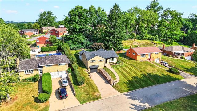 5032 Azalea Dr, Whitehall, PA 15236
