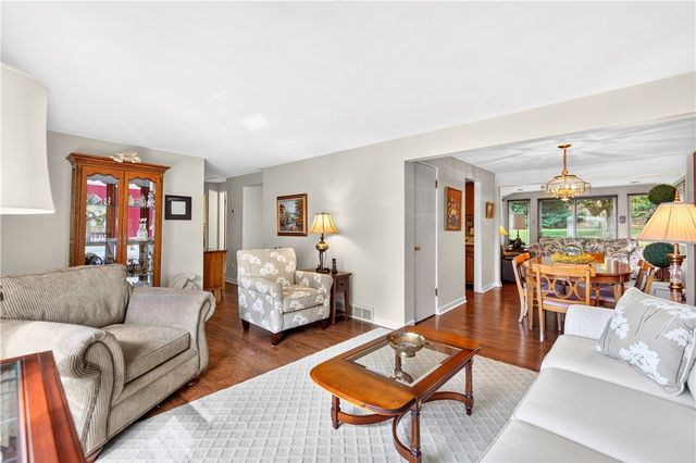 5032 Azalea Dr, Whitehall, PA 15236