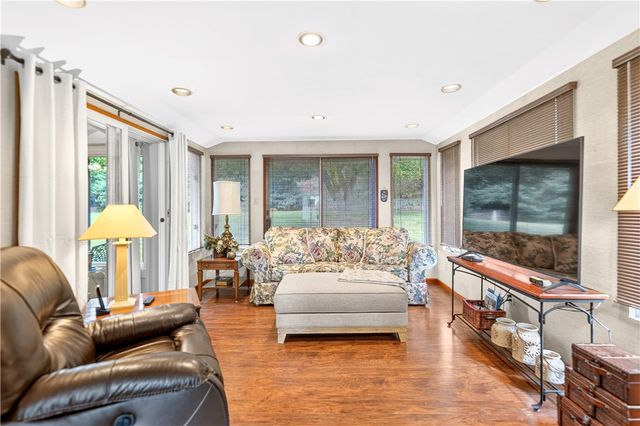 5032 Azalea Dr, Whitehall, PA 15236