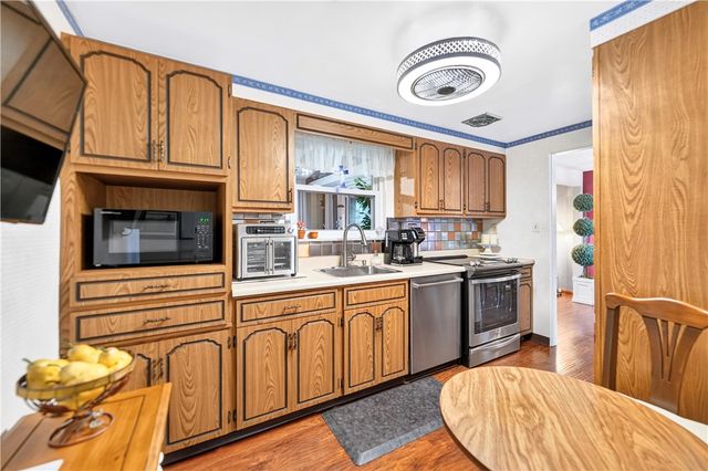 5032 Azalea Dr, Whitehall, PA 15236