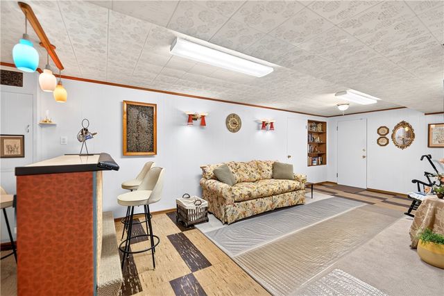 5032 Azalea Dr, Whitehall, PA 15236