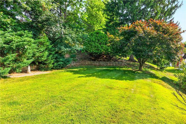 5032 Azalea Dr, Whitehall, PA 15236